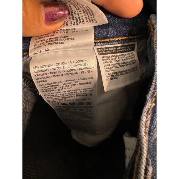 Levi’s women’s wedgie straight distressed knee jeans size 26 - Picture 7 of 8